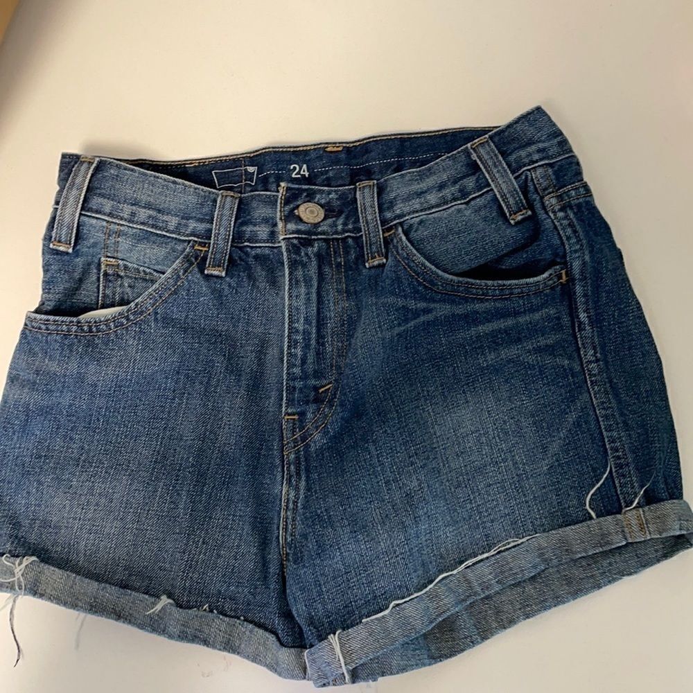 𝅺Levi’s Cut Off Jean Shorts Size 24 Medium Wash